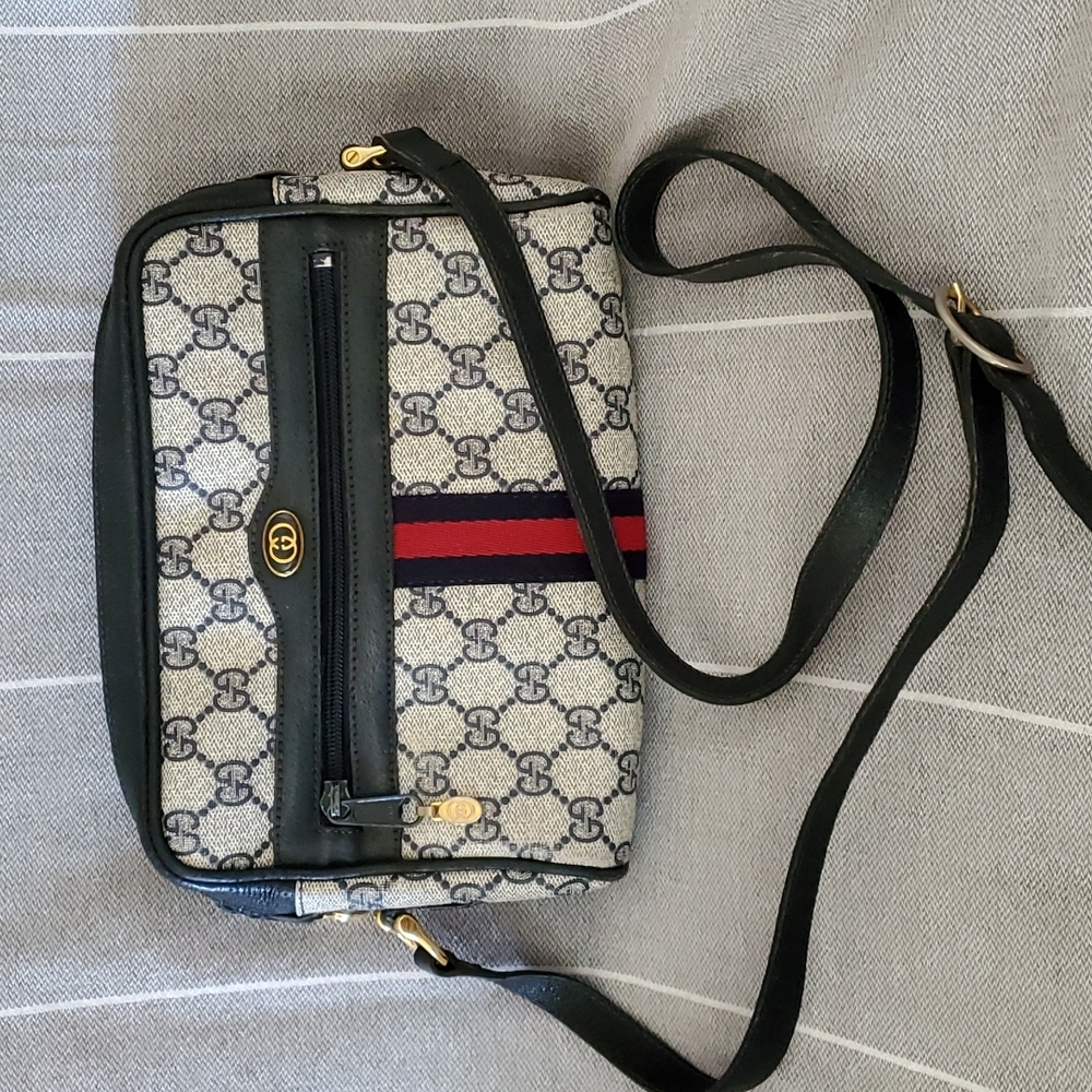 Authentic Vintage Gucci Shoulder / Crossbody bag